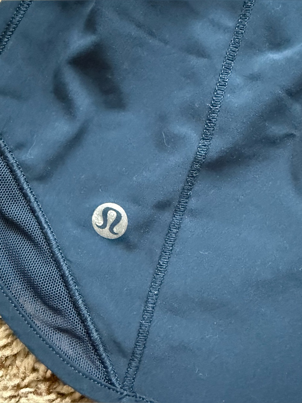 Lululemon Hotty Hot Shorts High Rise 4” True Navy Size 2 - Picture 4 of 5